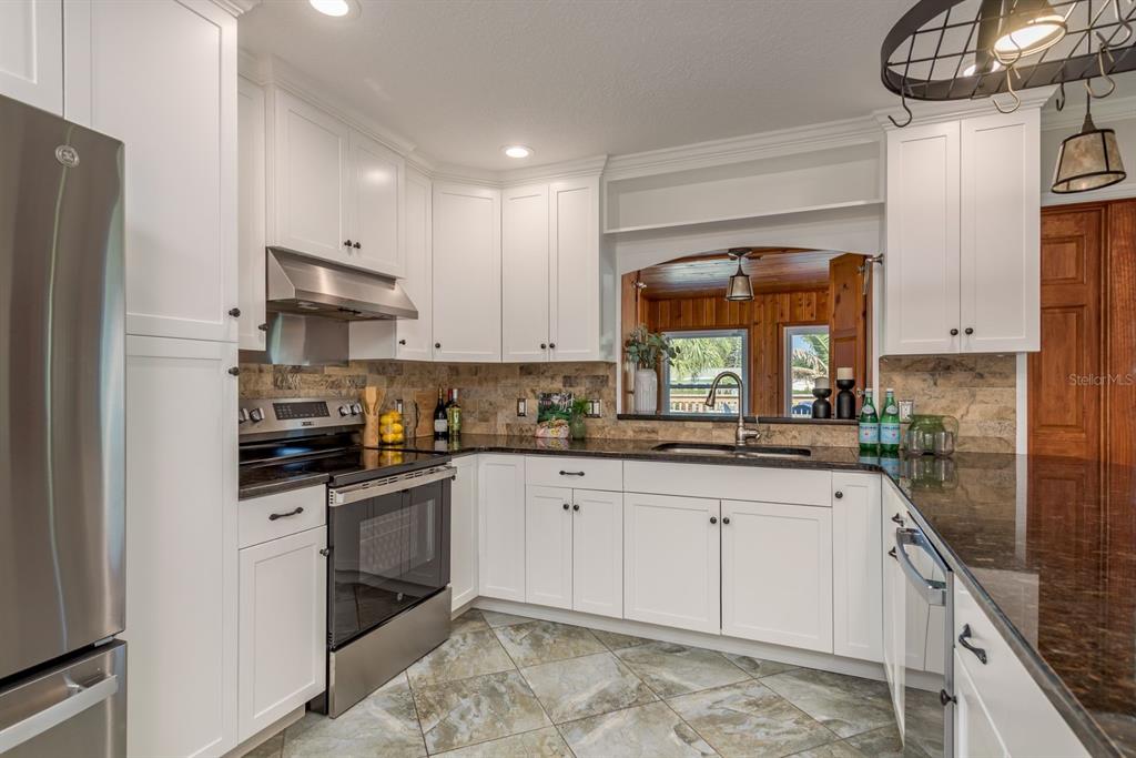 12 Bayou Lane Palm Harbor, FL 34683 - Photo 12 of 52