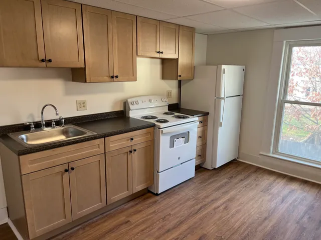 $1,500 | 281 Main Street, Unit 2, Littleton, NH 03561