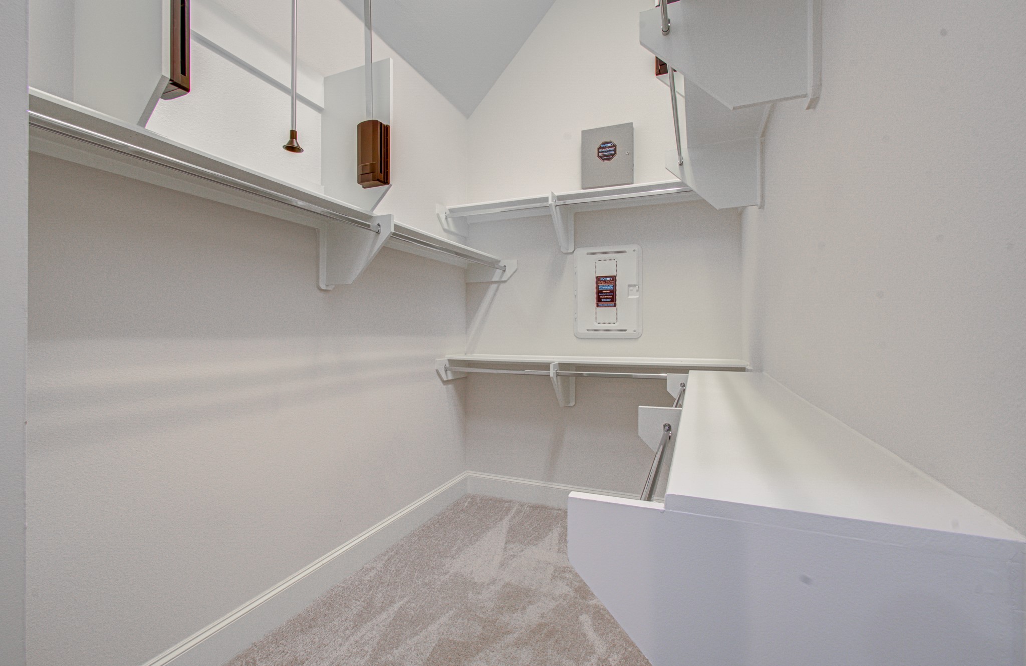 9532 London Bridge Station Houston, TX 77045 - Photo 35 of 43 Master Walk-in Closet