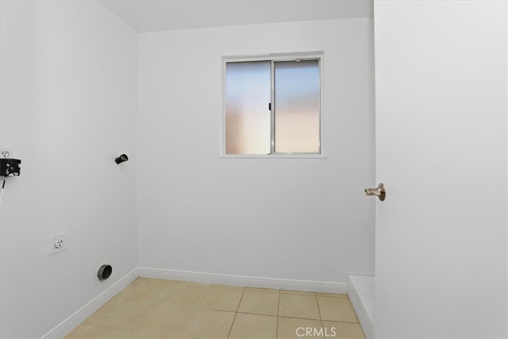 4729 Vía Tala Fallbrook, CA 92028 - Photo 14 of 51 Laundry Room