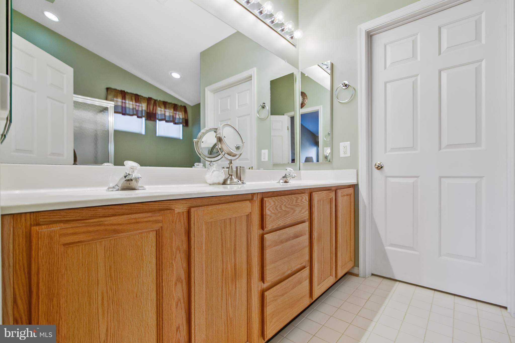 6430 Spring Forest Road Frederick, MD 21701 - Photo 17 of 28 Bath (Master)