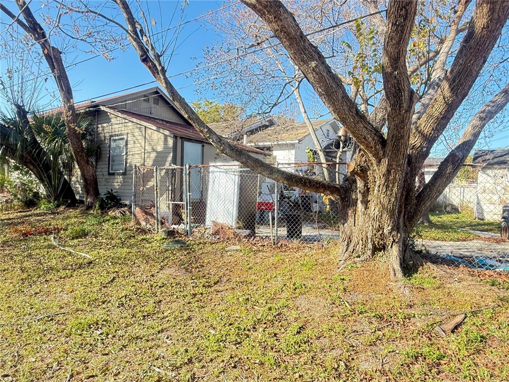 2601 West St Conrad Street Tampa, FL 33607 - Photo 9 of 30