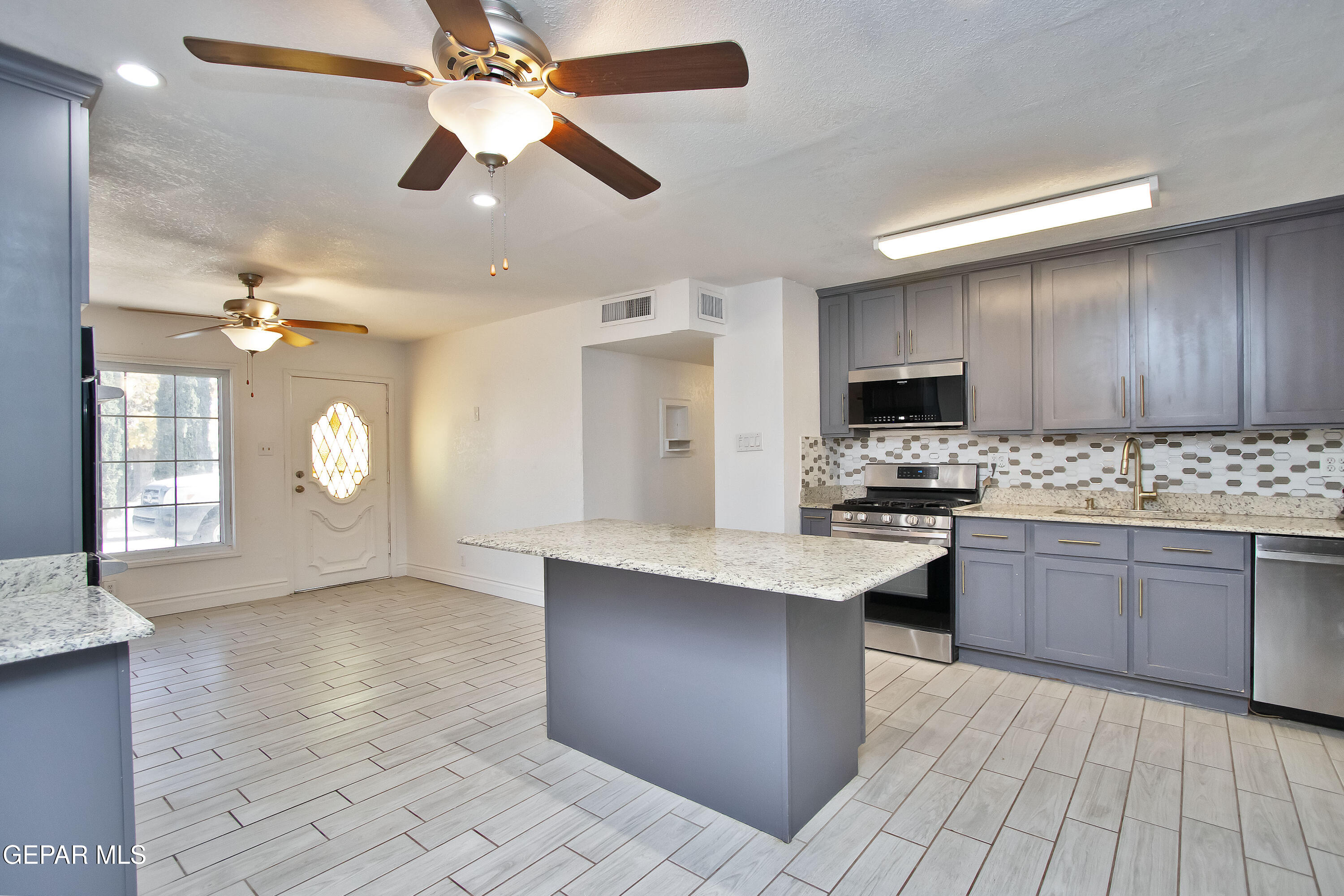8415 Mt Ranier Drive El Paso, TX 79904 - Photo 15 of 69 Kitchen