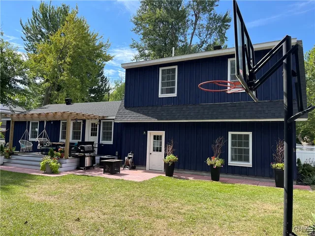 $489,500 | 209 East Main Street, Hounsfield, NY 13685