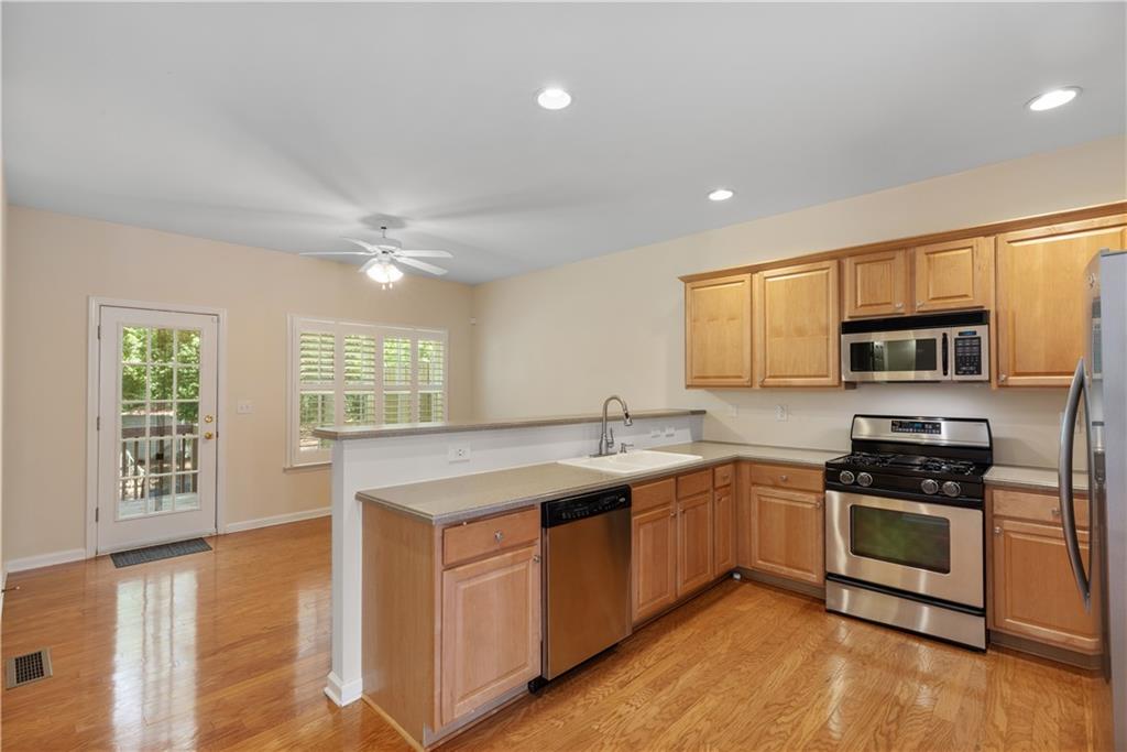1886 Greystone Oaks Way Atlanta, GA 30345 - Photo 11 of 30