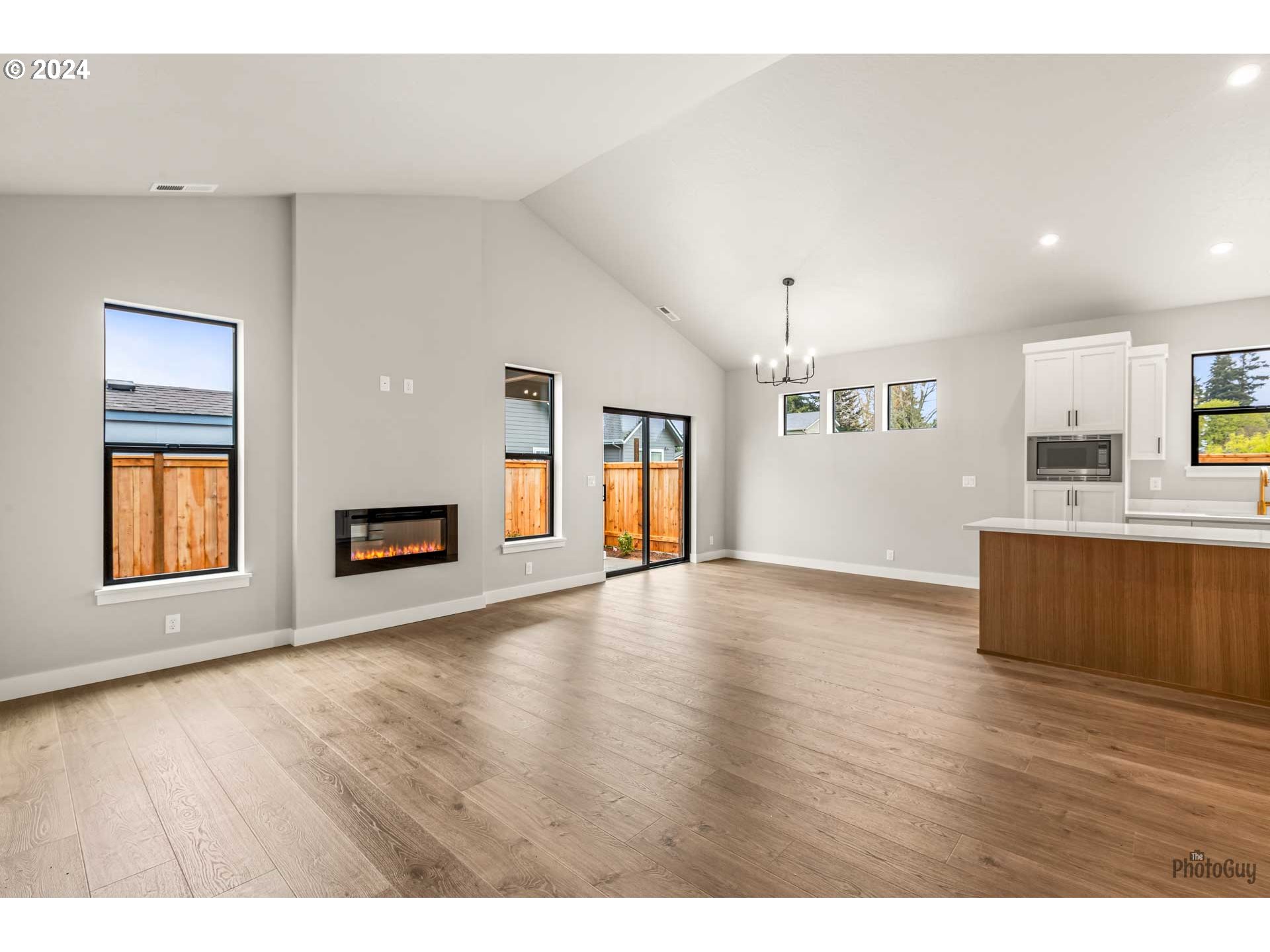 505 Buster Lane Eugene, OR 97404 - Photo 3 of 33