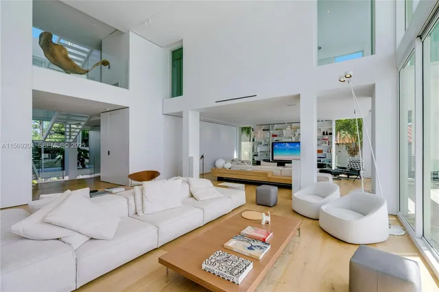 $100,000 | 440 South Mashta Drive, Key Biscayne, FL 33149