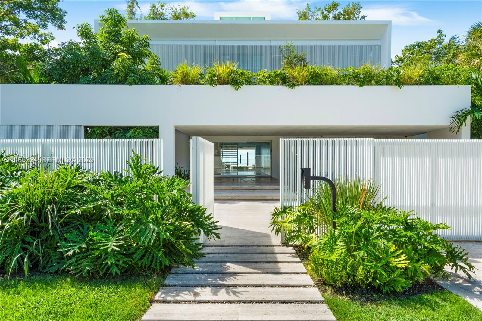 440 South Mashta Drive Key Biscayne, FL 33149 - Photo 3 of 100