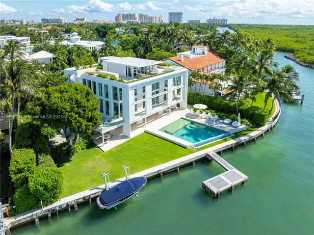 a view of a lake with houses in back