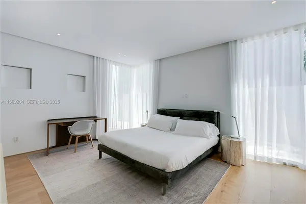 $100,000 | 440 South Mashta Drive, Key Biscayne, FL 33149