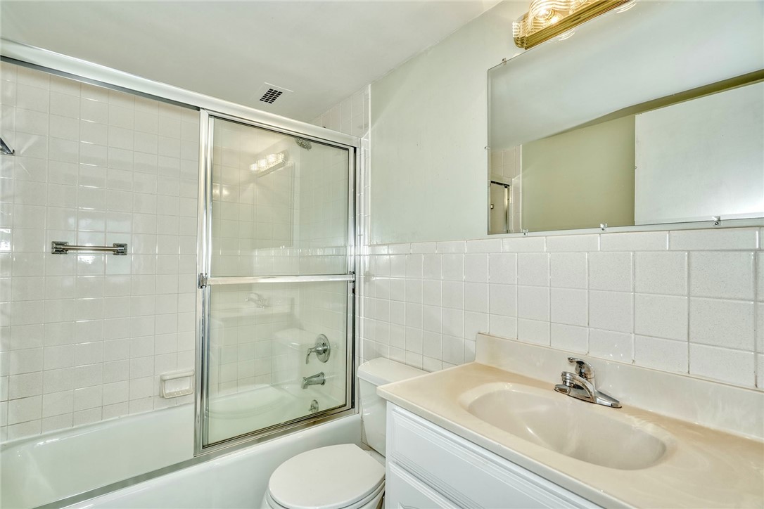 1400 East Avenue, Unit UN412 Rochester, NY 14610 - Photo 20 of 40 Alternate view of bathroom near two bedrooms