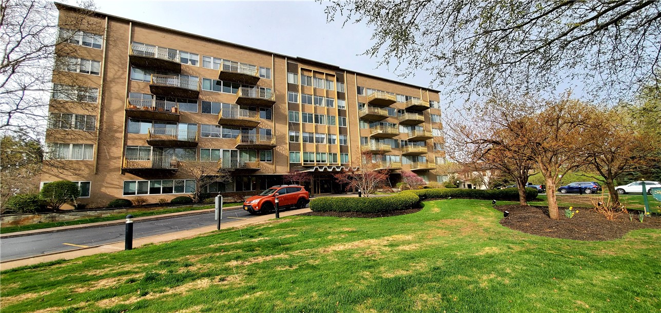 1400 East Avenue, Unit UN412 Rochester, NY 14610 - Photo 2 of 40 Spectacular location near Wegmans and Park Ave res