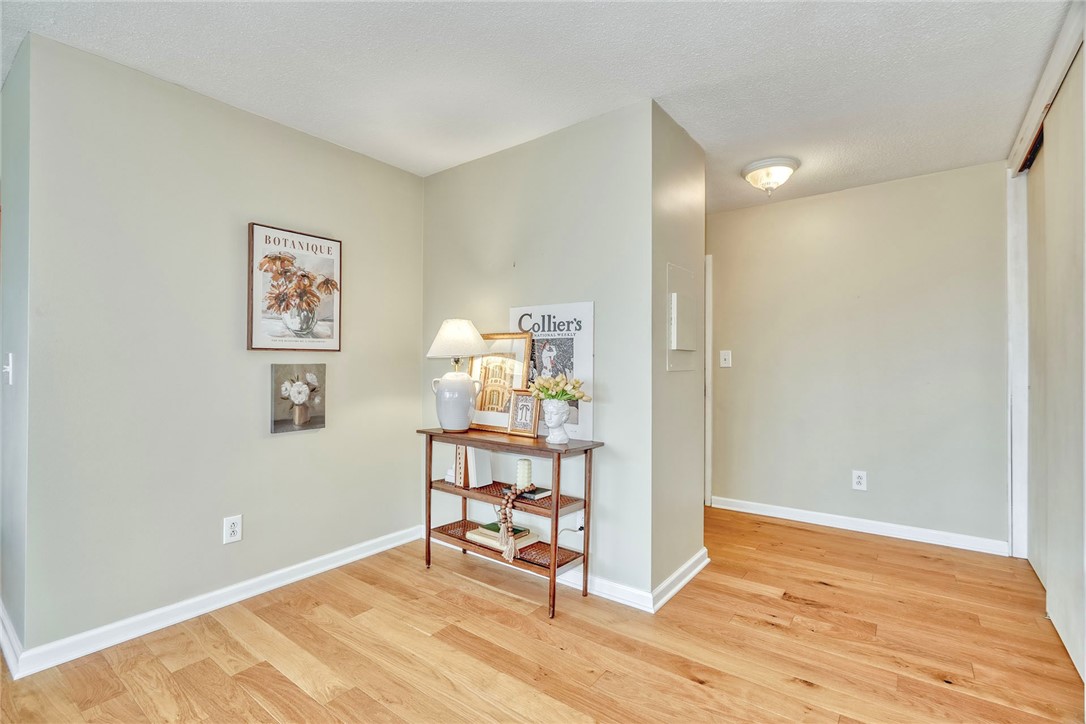 1400 East Avenue, Unit UN412 Rochester, NY 14610 - Photo 21 of 40 Opposing view of entryway