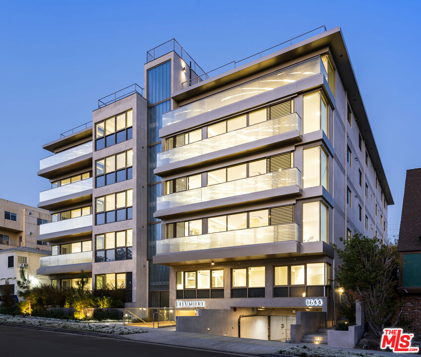 1644 Malcolm Avenue, Unit 420 Los Angeles, CA 90024 - Photo 2 of 64