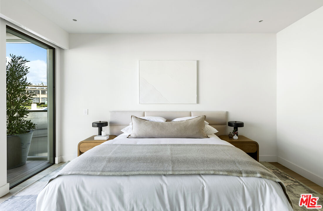 1644 Malcolm Avenue, Unit 420 Los Angeles, CA 90024 - Photo 36 of 64 a bedroom with a bed and a window