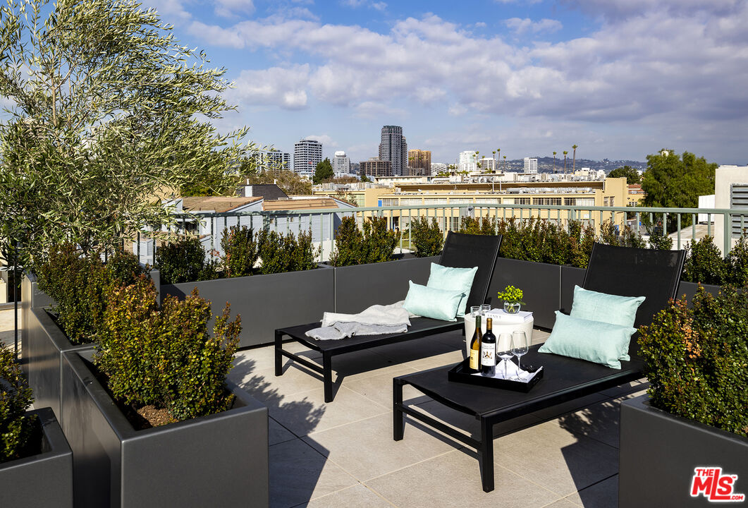 1644 Malcolm Avenue, Unit 420 Los Angeles, CA 90024 - Photo 52 of 64 a view of a terrace with couches and lounge chairs