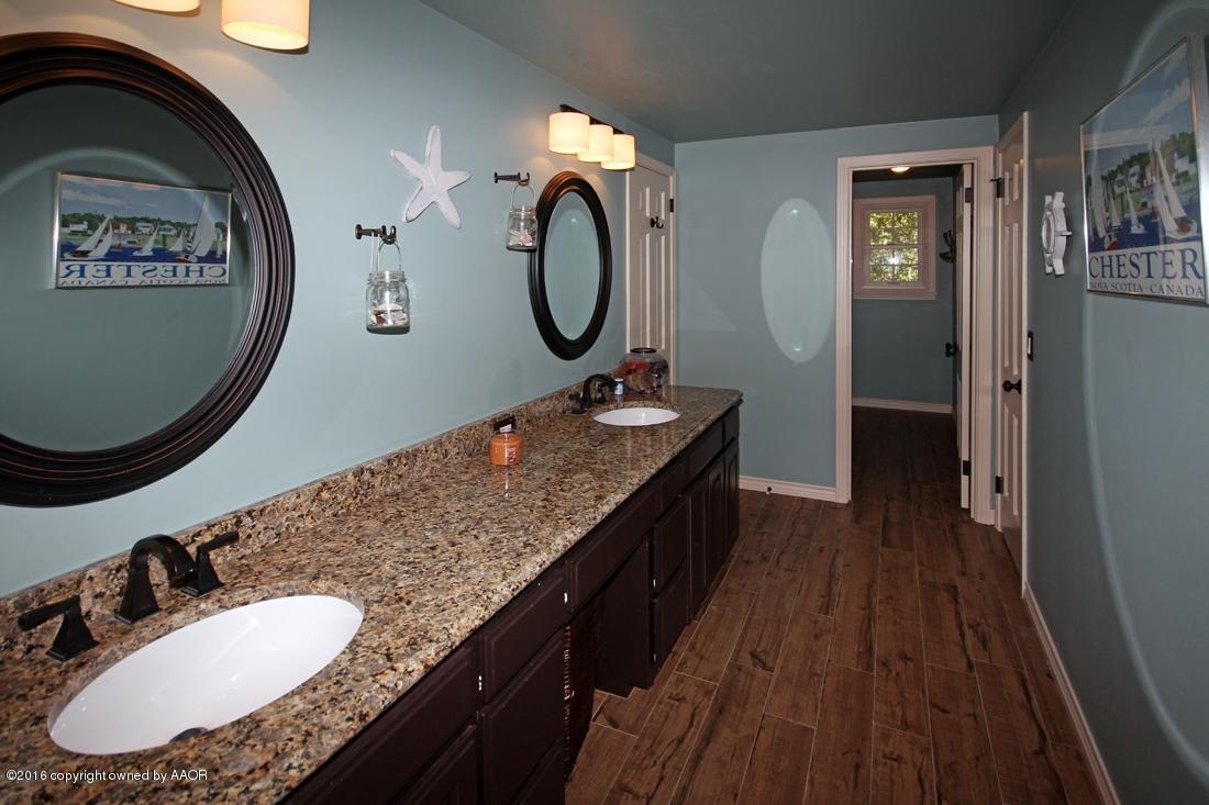 2 Cambridge Road Amarillo, TX 79124 - Photo 22 of 36 Bathroom