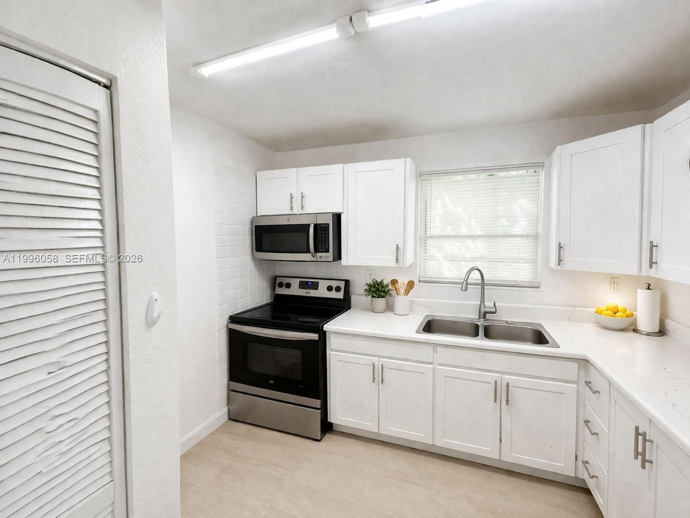 15761 Southwest 303rd Street Homestead, FL 33033 - Photo 2 of 12