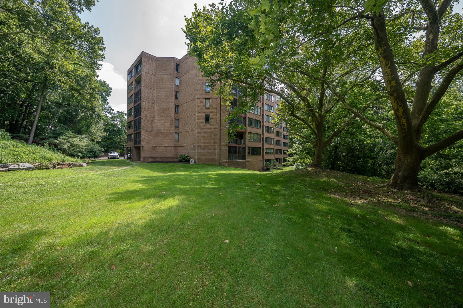 19 Rock Hill Road, Unit 1F Bala Cynwyd, PA 19004 - Photo 33 of 35 a view of a back yard