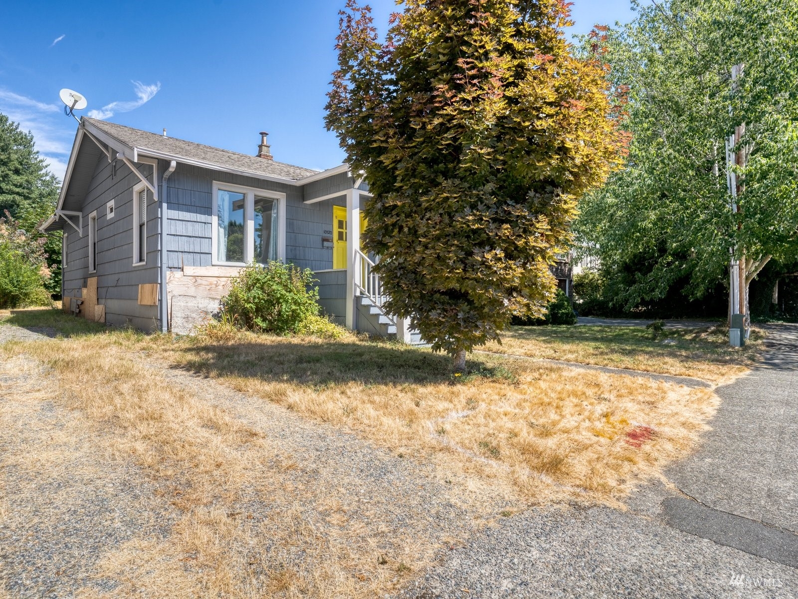 10120 Northeast 185th Street Bothell, WA 98011 - Photo 13 of 20 a front view of house with yard and trees around