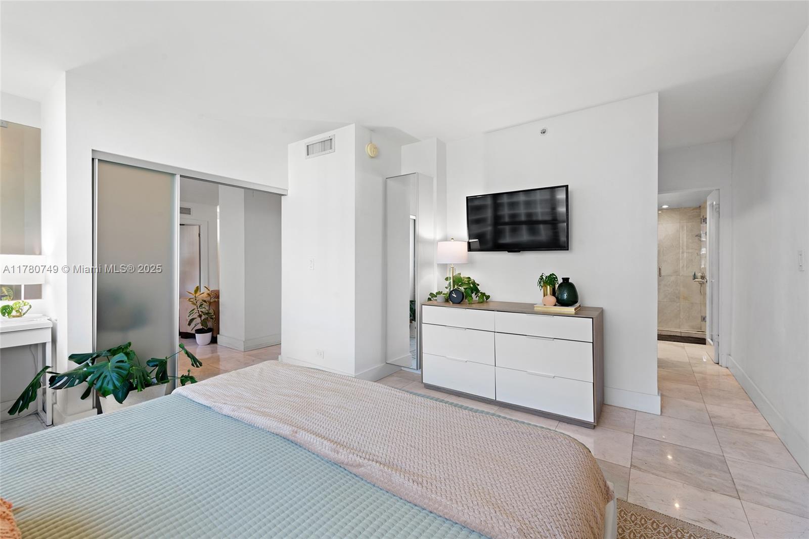 1500 Bay Road, Unit 668S Miami Beach, FL 33139 - Photo 3 of 33 Gallery Image 3