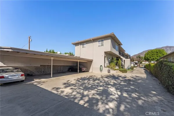 a house view with a outdoor space