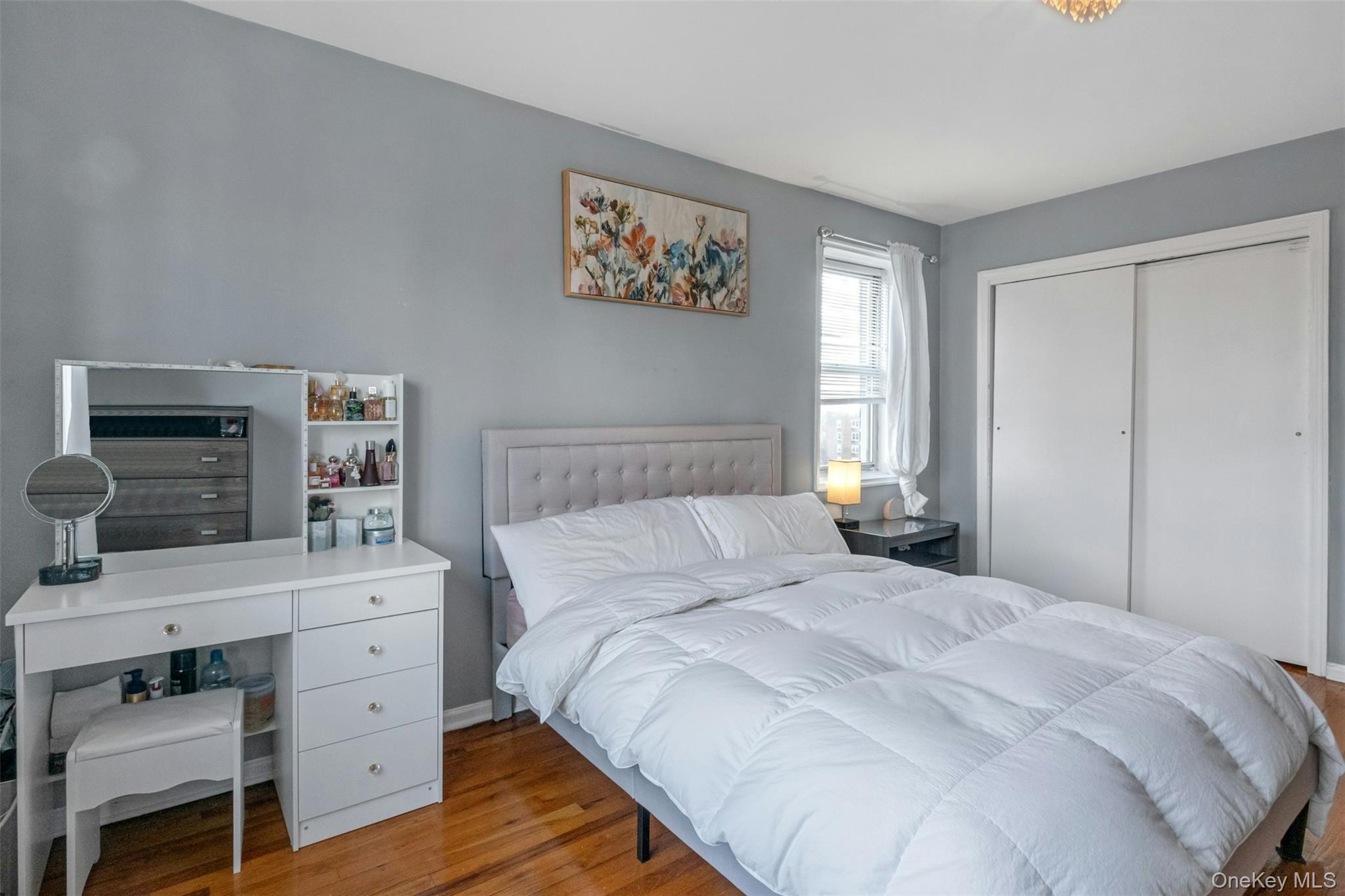 1234 Midland Avenue, Unit 5F Bronxville, NY 10708 - Photo 10 of 13 a bedroom with a bed and a dresser