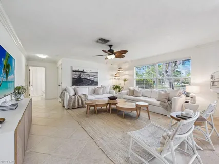$949,900 | 601 97th Avenue North, Naples, FL 34108