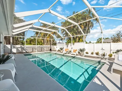 $949,900 | 601 97th Avenue North, Naples, FL 34108