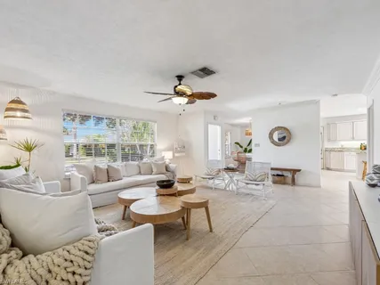 $949,900 | 601 97th Avenue North, Naples, FL 34108