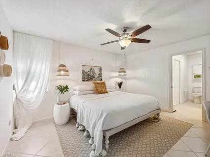 $949,900 | 601 97th Avenue North, Naples, FL 34108