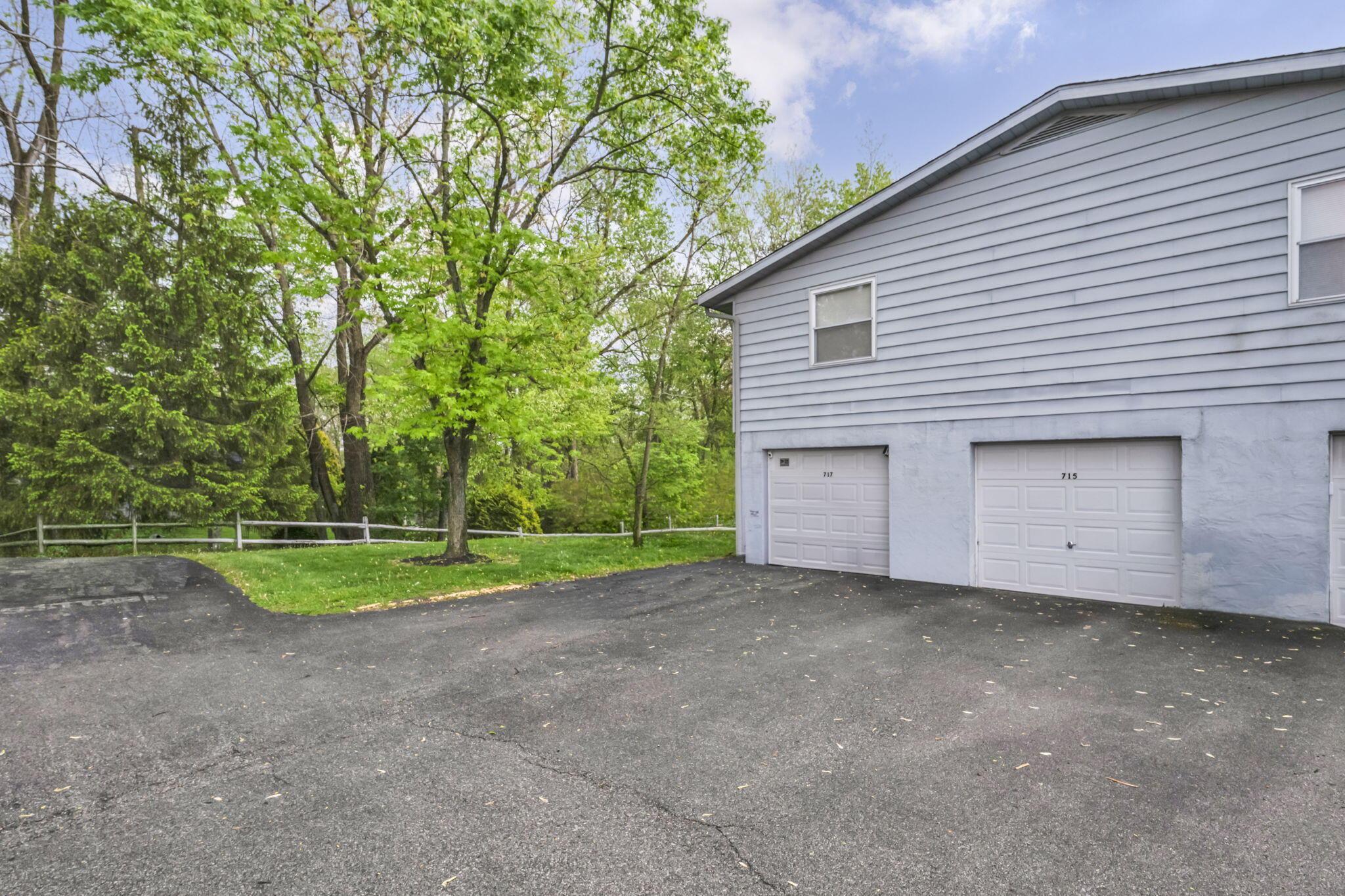 717 Cherry Hollow Road, Unit B Columbus, OH 43228 - Photo 29 of 33 30-web-or-mls-Cherry Hollow_28