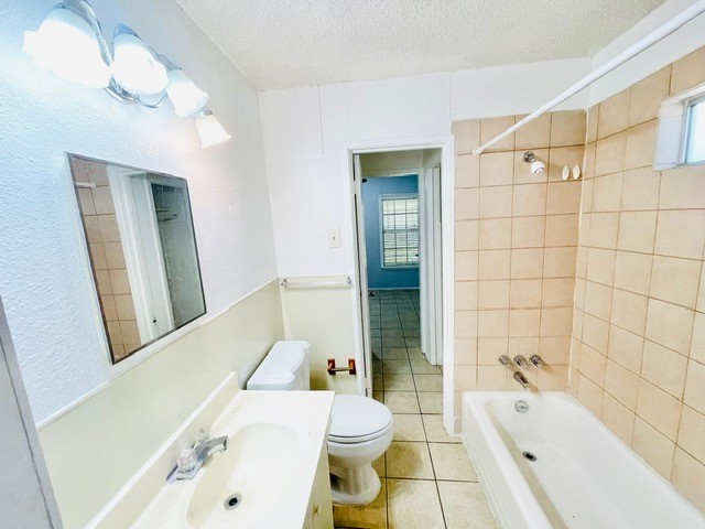 4518 Nicholson Street Corpus Christi, TX 78415 - Photo 16 of 32 a bathroom with a bathtub and sink