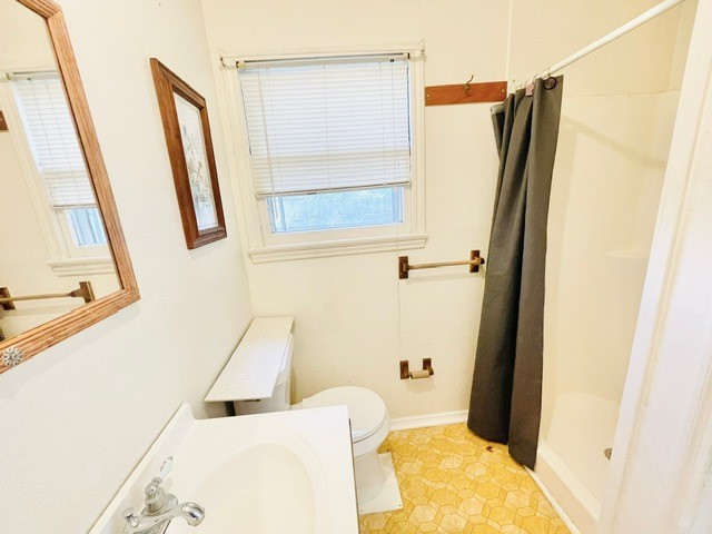 4518 Nicholson Street Corpus Christi, TX 78415 - Photo 23 of 32 a bathroom with a tub and a sink