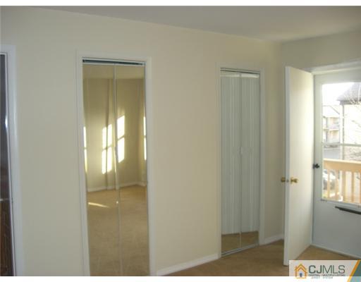 1084 Robin Road Hillsborough, NJ 08844 - Photo 11 of 19 Gallery Image 11