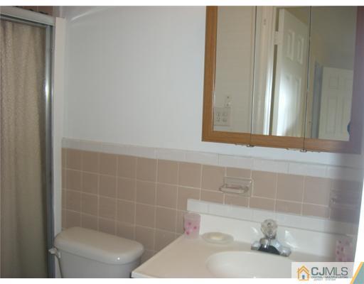1084 Robin Road Hillsborough, NJ 08844 - Photo 12 of 19 Gallery Image 12