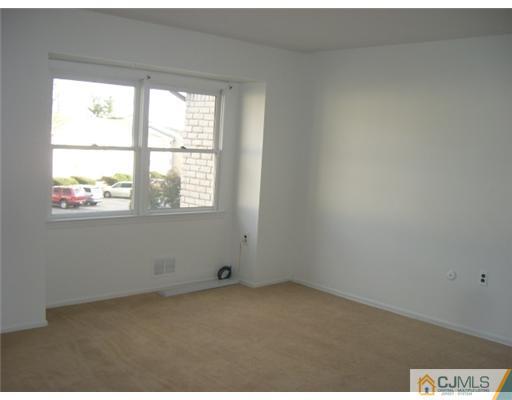 1084 Robin Road Hillsborough, NJ 08844 - Photo 14 of 19 Gallery Image 14