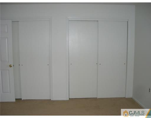 1084 Robin Road Hillsborough, NJ 08844 - Photo 15 of 19 Gallery Image 15