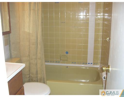 1084 Robin Road Hillsborough, NJ 08844 - Photo 16 of 19 Gallery Image 16