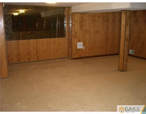 1084 Robin Road Hillsborough, NJ 08844 - Photo 17 of 19 Gallery Image 17