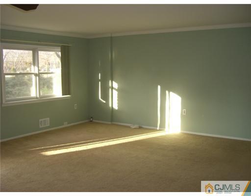 1084 Robin Road Hillsborough, NJ 08844 - Photo 4 of 19 Gallery Image 4