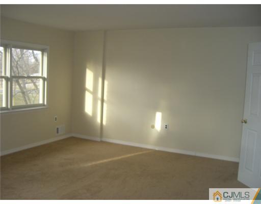1084 Robin Road Hillsborough, NJ 08844 - Photo 10 of 19 Gallery Image 10