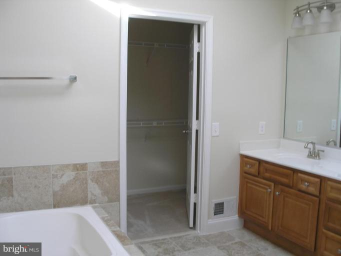 8542 Yoder Street Manassas, VA 20110 - Photo 14 of 20 Bath #4
