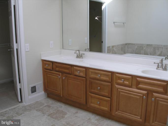 8542 Yoder Street Manassas, VA 20110 - Photo 15 of 20 Bath #3