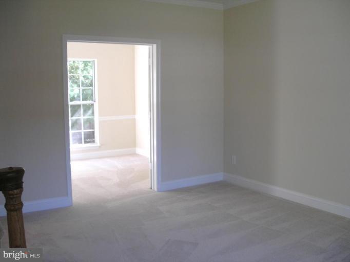 8542 Yoder Street Manassas, VA 20110 - Photo 18 of 20 Living Room/Dining Room