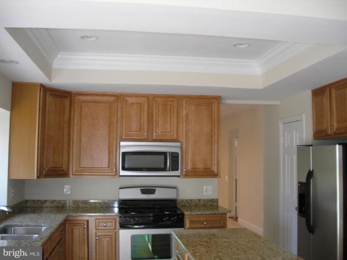 8542 Yoder Street Manassas, VA 20110 - Photo 8 of 20 Kitchen