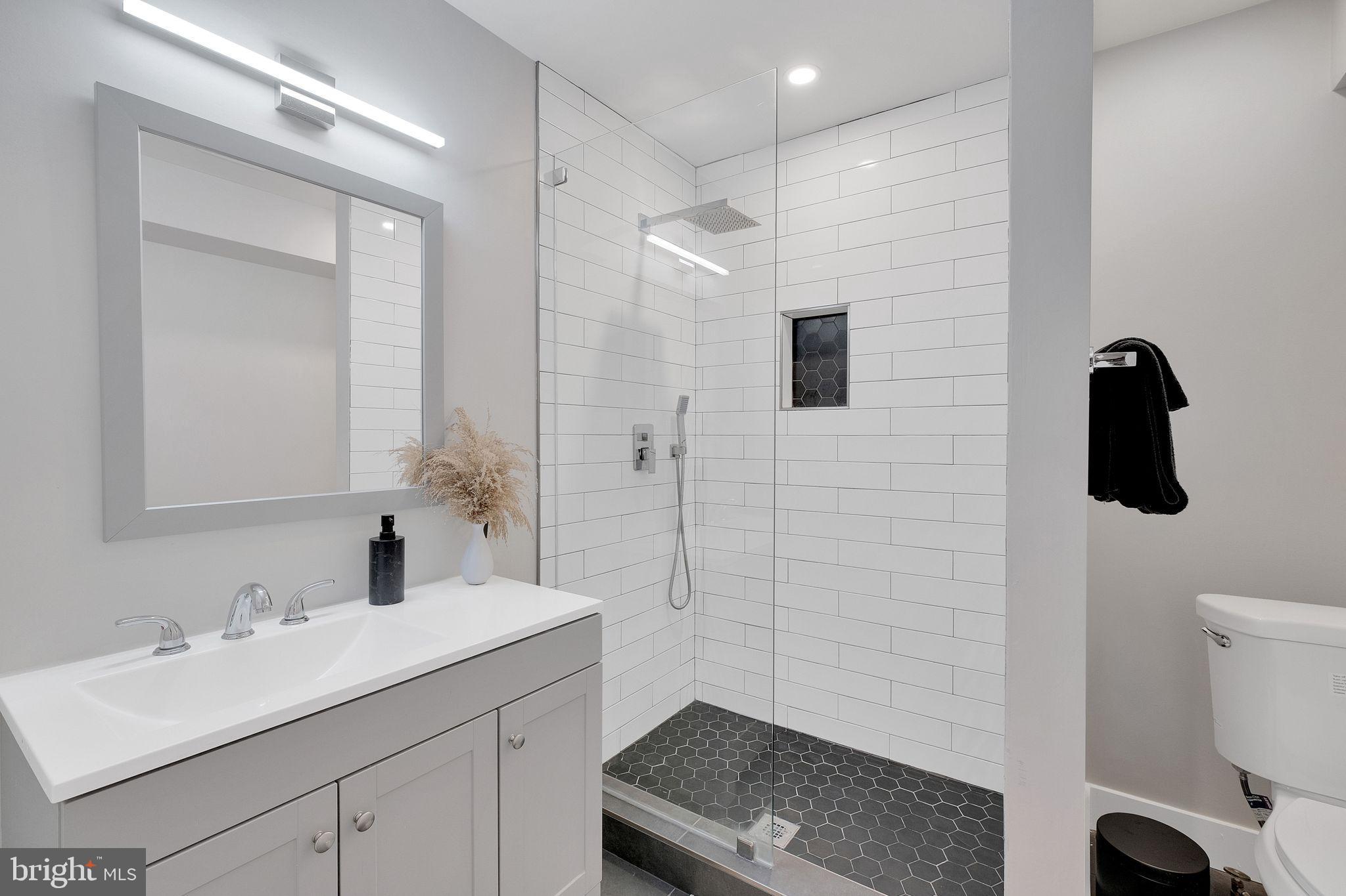 3811 Suitland Road Southeast Washington, DC 20020 - Photo 34 of 47 4th level full bath