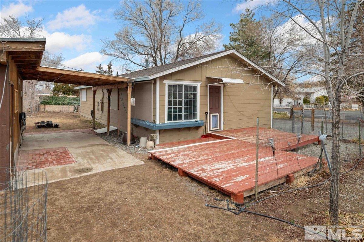 8925 Limnol Street Reno, NV 89506 - Photo 19 of 32 a backyard of a house with table and chairs