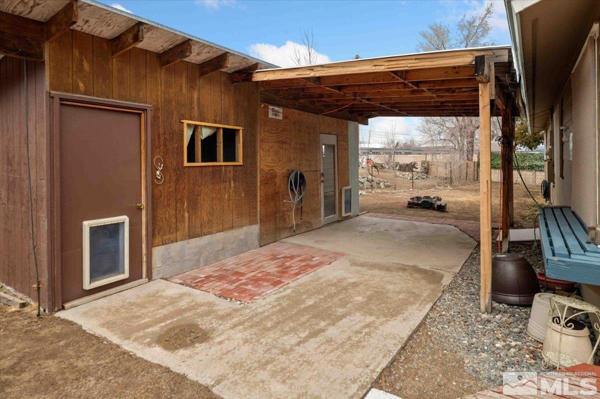 8925 Limnol Street Reno, NV 89506 - Photo 20 of 32 a backyard of a house
