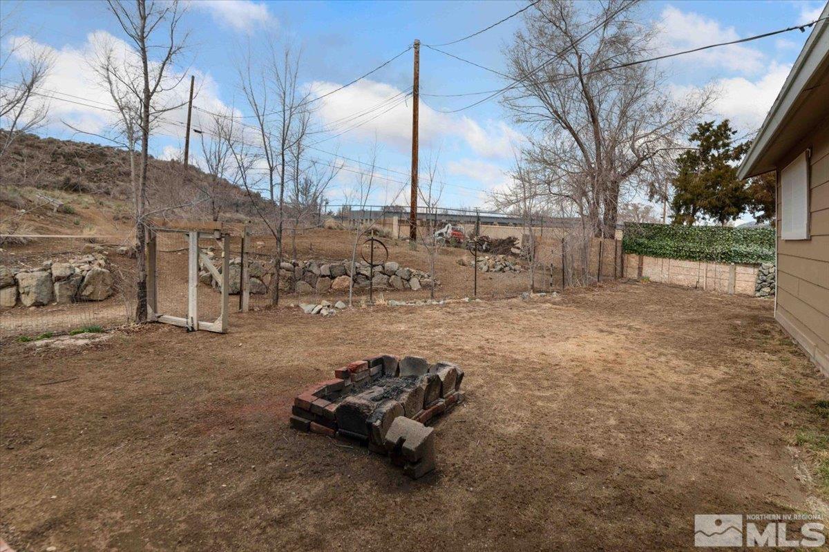 8925 Limnol Street Reno, NV 89506 - Photo 23 of 32 a backyard of a house with lots of green space